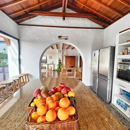 No 23 Lajares, The Bali House Villa *