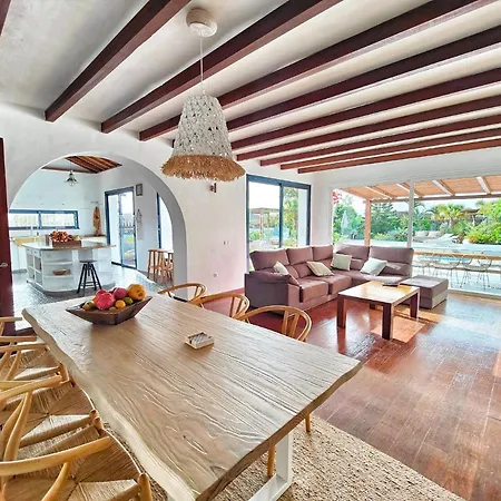 Villa No 23 Lajares, The Bali House