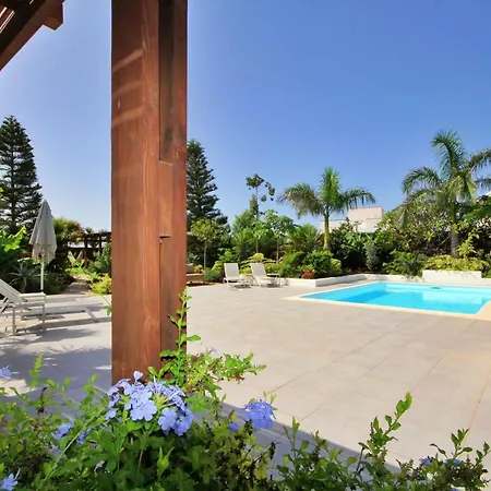 Villa No 23 Lajares, The Bali House
